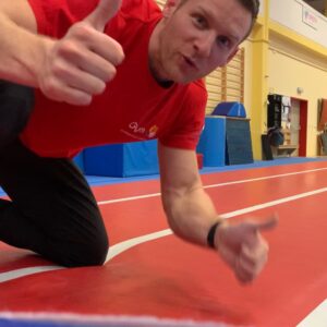 Individuální cvičení v gymnastické hale